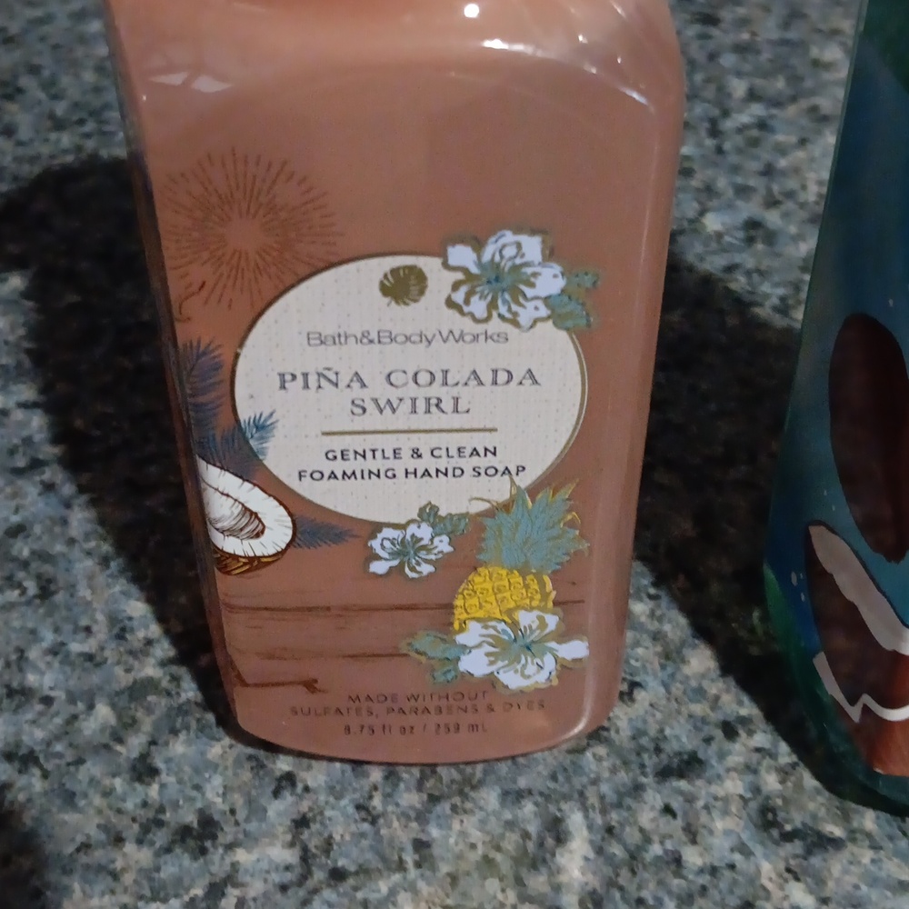Bath & Body Works Foaming Hand Soap Set - Peach, Blue, Green - Picture 4 of 7